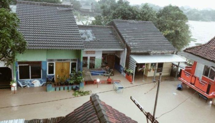 Banjir Melanda Kota Semarang, Aktivitas Warga Terganggu