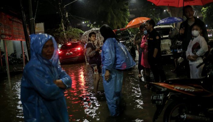 Jakarta Siaga Hujan Lebat hingga 26 Mei, BPBD Tingkatkan Kesiapsiagaan