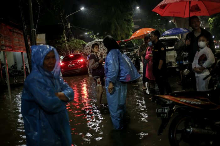 Mongabay banjir ekstrim hujan cuaca potensi lebat jakarta waspadai bmkg Mongabay banjir ekstrim hujan cuaca potensi lebat jakarta waspadai bmkg