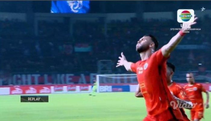 Duel Panas Persib vs Persija Siapa Lebih Unggul