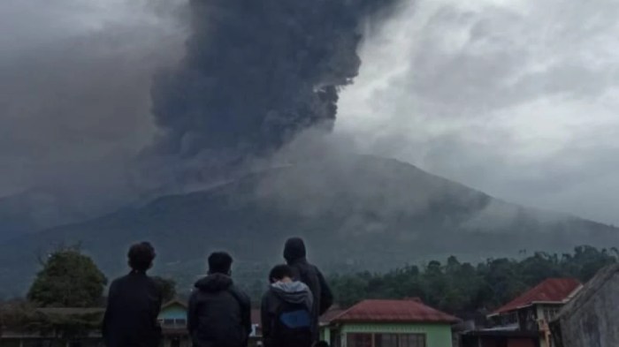 Gunung Marapi Kembali Erupsi, Warga Dievakuasi