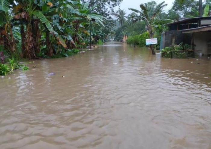 Malang Diprediksi Diguyur Hujan Sore Ini, Warga Diminta Waspada
