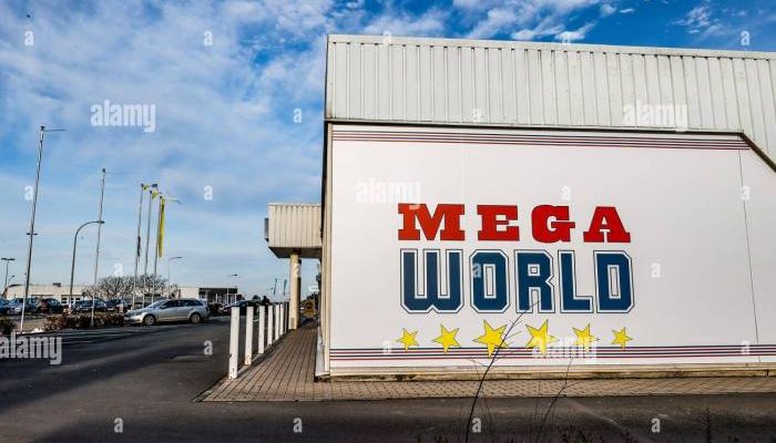 Mega Dept Store Pekanbaru Tutup Setelah 22 Tahun Beroperasi