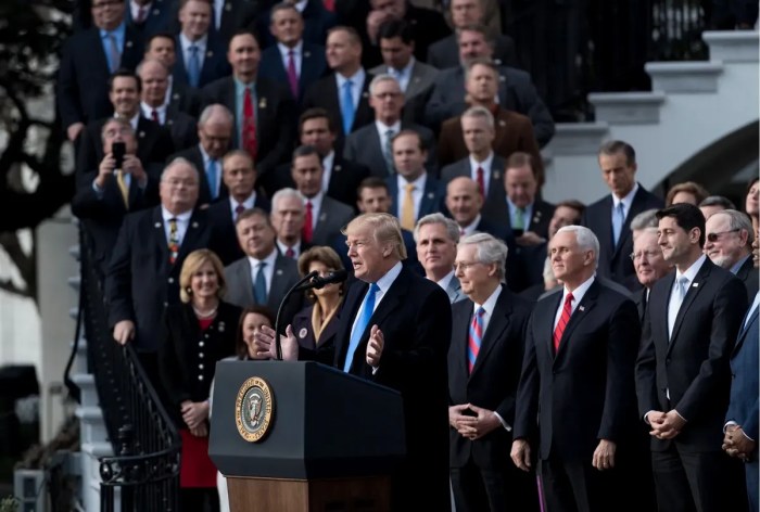 Upi tax trump senators plan Senat AS Rencanakan Perubahan pada RUU Pemotongan Pajak Trump