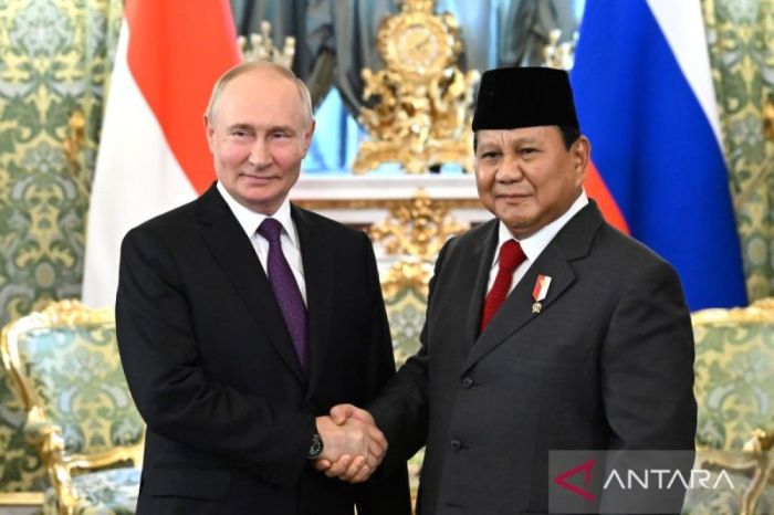 Prabowo ungkap ketertarikannya pada energi nuklir saat bertemu Putin ... Viral! Prabowo dan Putin Bertemu, Dinilai Simbol Kekuatan Global