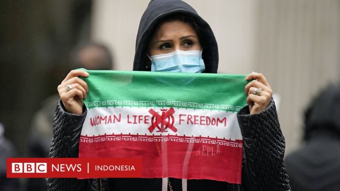WNI di Iran 'khawatir tidak bisa selesaikan kuliah', pemerintah siapkan ... DPR Desak Pemerintah Siaga Evakuasi WNI dari Iran