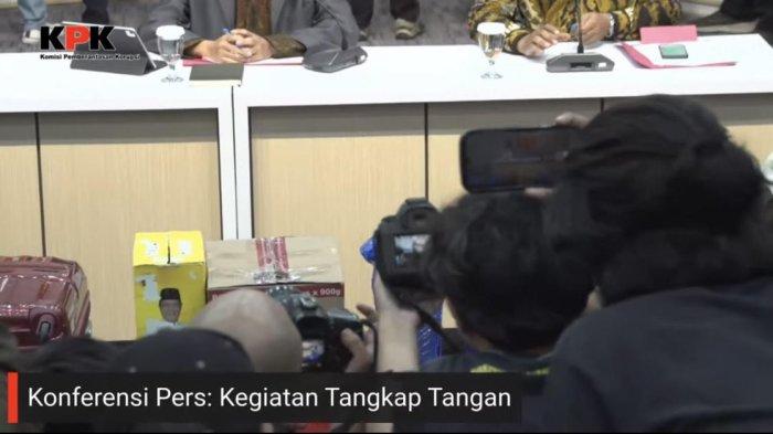 Bongkar Isi Chat, Amanda Lucson Buka Suara Soal Fajar Noor