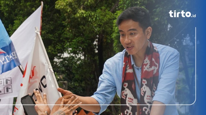 GIBRAN JAWAB SINDIRAN PDIP soal Etika Politik hingga Diminta Kembalikan ... Said dari PDIP Ajak Masyarakat Taat Konstitusi Soal Gibran