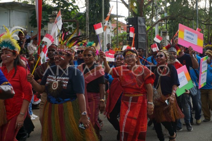Karnaval budaya di Provinsi Papua Barat Daya | ANTARA Foto Karnaval Budaya di Sumatra Barat Tembus Mancanegara