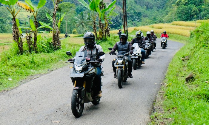 Tips Cara Aman Menghindari Bahaya di Jalan Raya, Salah Satunya Gunakan ... Tips Berkendara Motor Aman di Jalan Raya