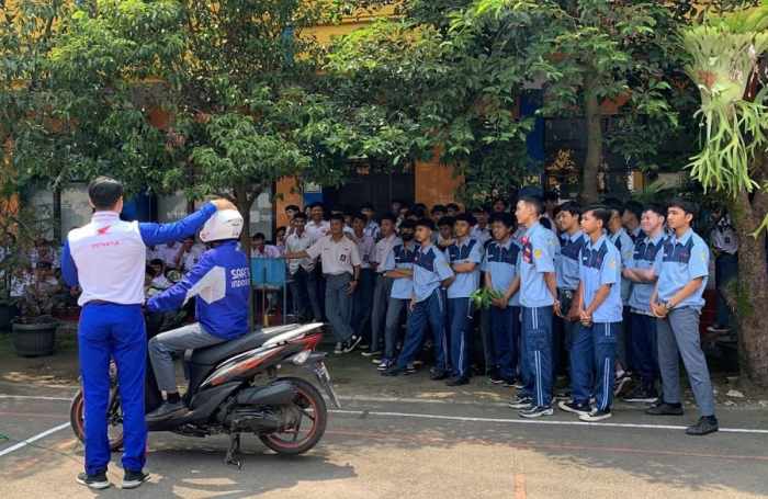 Edukasi Berkendara Motor untuk Pelajar