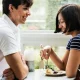 Naksir atau Hanya Suka Mendapatkan Perhatian? Ini Cara Membedakannya