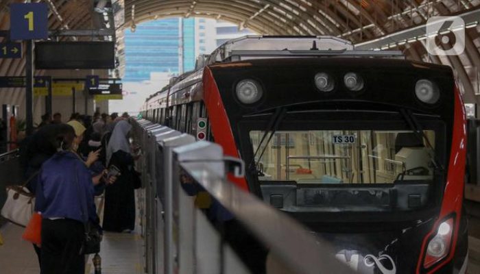 Pengalaman Penumpang Pertama Naik LRT Jabodebek yang Mengalami Mogok