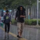 Cuaca Jakarta 6 Oktober 2025: Pagi Berawan dan Siang Malam Hujan Lebat
