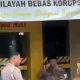 Ibu-Ibu Nekat Siram Anggota Polisi dengan Bensin di Depan Mapolres Sragen