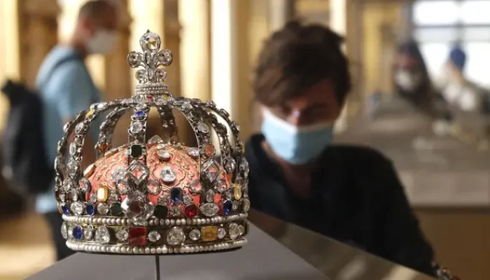 Perampok Museum Louvre Tidak Mengganggu Berlian Terkutuk Marie Antoinette Seharga Rp 1 Triliun