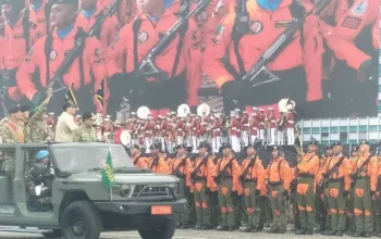 Pesan Panglima untuk Prajurit Saat Inspeksi Pasukan di HUT TNI dengan Tatapan Tajam