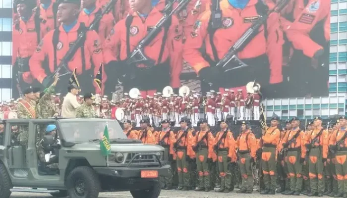Pesan Panglima untuk Prajurit Saat Inspeksi Pasukan di HUT TNI dengan Tatapan Tajam