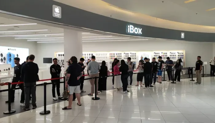 Preorder iPhone 17 Series Banyak Diminati, Antrean Panjang di Gerai iBox