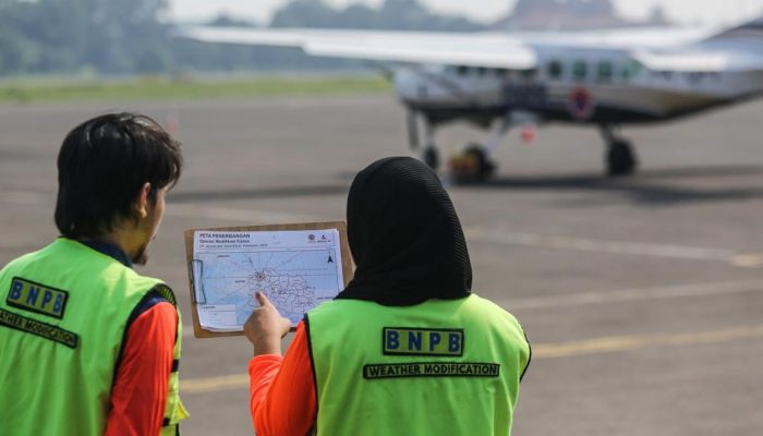 Perpanjangan Operasi Modifikasi Cuaca oleh BNPB di Jawa Barat