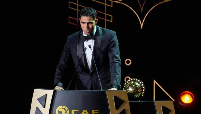 Achraf Hakimi Raih Penghargaan Pemain Terbaik Afrika 2025 Kalahkan Salah