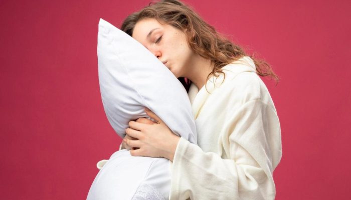 Sarung Bantal Sutra Cegah Kerutan, Benarkah atau Hanya Tren? Simak Penjelasan Dokter