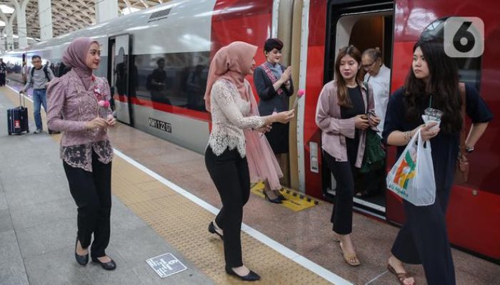 Prabowo Akan Tanggung Utang Whoosh Ini Penjelasan Menko Airlangga