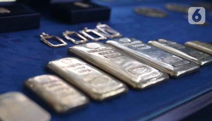 Harga Emas Dunia Turun 1 Persen Akibat Aksi Jual Investor Hari Ini