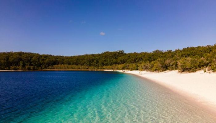 Influencer Perjalanan Dikenakan Denda Setelah Nyalakan Api Sembarangan di Pulau Pasir Terbesar