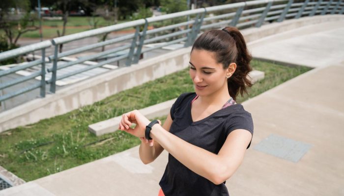 5 Smartwatch Terjangkau untuk Teman Lari dengan Fitur Lengkap di Tahun 2025