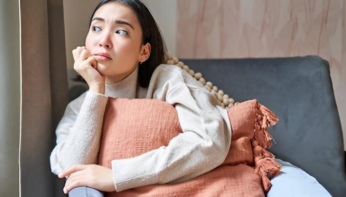 Naksir Seseorang Saat Berhubungan? Berikut Cara Bijak Menanganinya