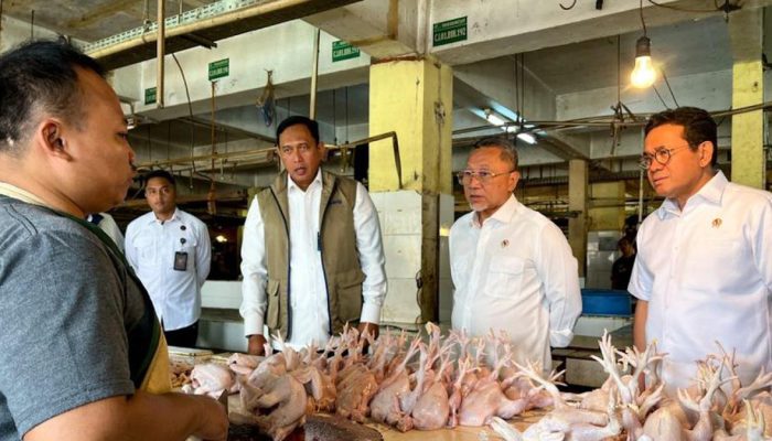Menko Zulkifli Hasan Sidak Pasar Kramat Jati Jelang Tahun Baru 2026 Harga dan Stok Pangan Stabil