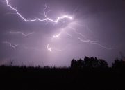 Siaga Hujan Petir Hari Ini di Pekanbaru hingga Mamuju