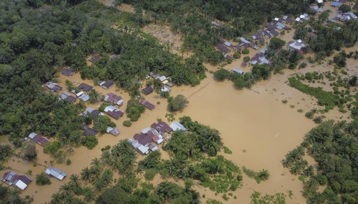 Bupati Aceh Selatan Umrah di Tengah Banjir dan Longsor: Fakta-faktanya