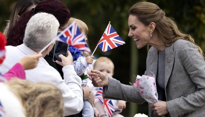 6 Gaya Ngantor Inspiratif ala Kate Middleton untuk Orang Biasa