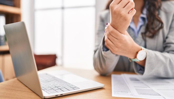 Sindrom Terowongan Karpal Menyebabkan Nyeri Pergelangan Tangan, Gejala Muncul Saat Malam Hari