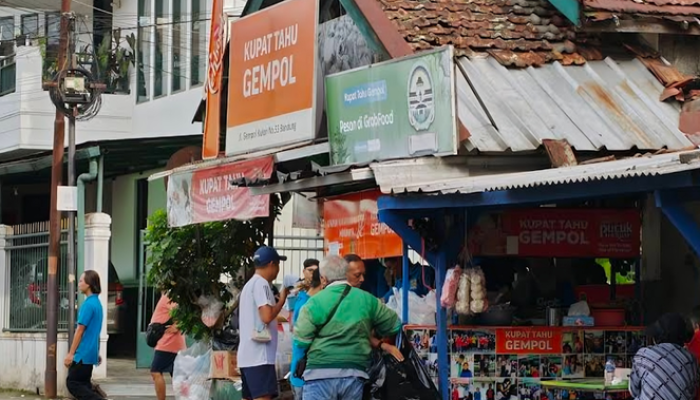 10 Kuliner Khas dan Rute Hemat Waktu di Bandung yang Wajib Dicoba dalam 1 Hari
