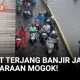 Kendaraan Mogok Karena Neakat Terjang Banjir di Jakarta