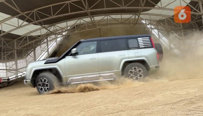 Menaklukkan Gurun Pasir Tertinggi di Dunia dengan Mobil Listrik