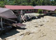 Bantuan ke Sikundo Aceh Barat Dikirim dengan Heli karena Jalan Terputus