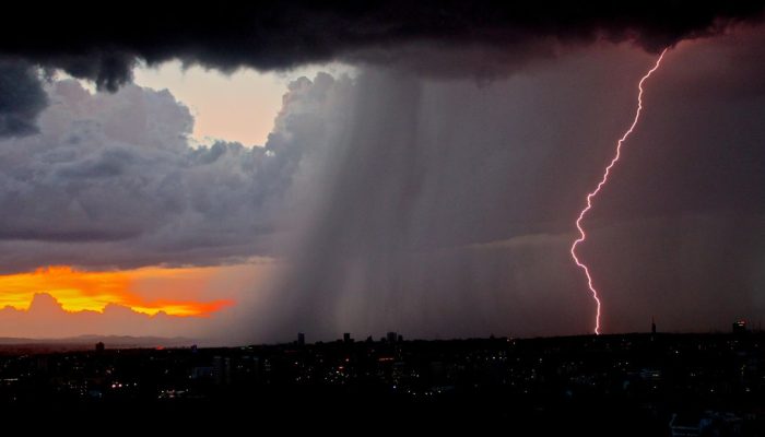 Hujan Badai Melanda Bogor, Atap Stadion Pakansari Terbang