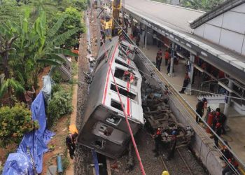 Gerbong KRL Commuter Line di Stasiun Bekasi Timur Dievakuasi Tanpa Korban