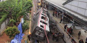 Gerbong KRL Commuter Line di Stasiun Bekasi Timur Dievakuasi Tanpa Korban