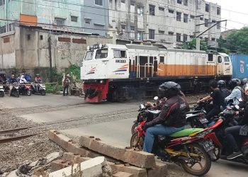 Pemkot Bekasi Perbaiki Perlintasan Sebidang Kereta yang Tidak Resmi