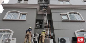 Kebakaran di Apartemen Mediterania Terjadi dalam Foto