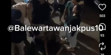 Pemuda Dikeroyok sampai Terjatuh ke Lantai Dasar Pasar Grogol