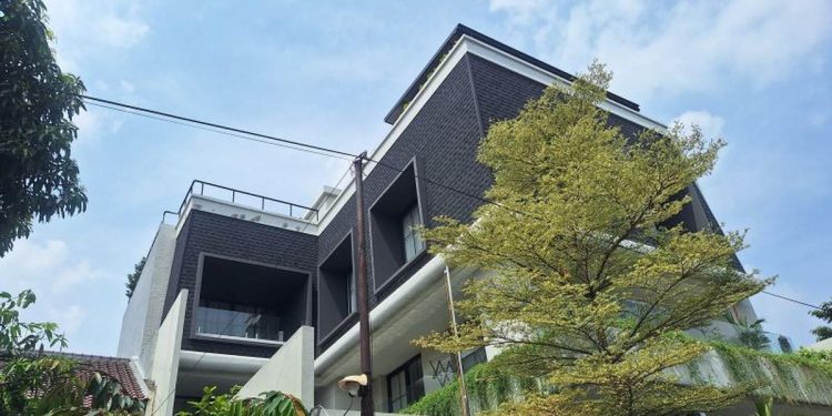 Kondisi Lantai 4 Rumah Anggota BPK Ruang Kerja Terbakar