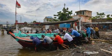 Nelayan Pertama dalam Sejarah Mendapatkan Perawatan