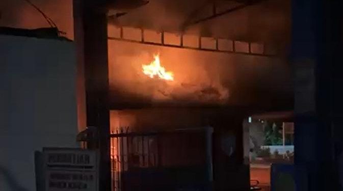 Kebakaran Kantin Daan Mogot, Delapan Mobil Pemadam Dikerahkan