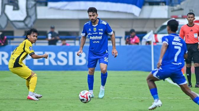 Frans Putros Minta Tim Fokus Hadapi PSM Makassar Tanpa Gangguan